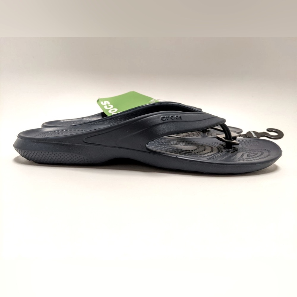 NEW Crocs Classic Flip Flops in Navy Size 4 M or 6 W
Unisex